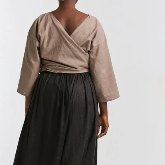MIRANDA BENNETT STUDIO LINEN WRAP TOP - Picture 9 of 9